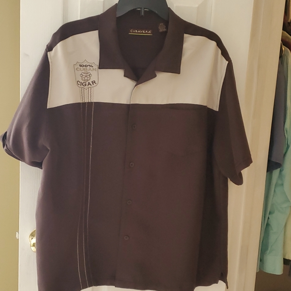Cubavera men's button down short sleeve shirt.